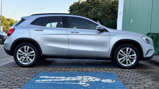 MERCEDES-BENZ GLA 200 1.6 CGI STYLE 16V TURBO FLEX 4P AUTOMÁTICO